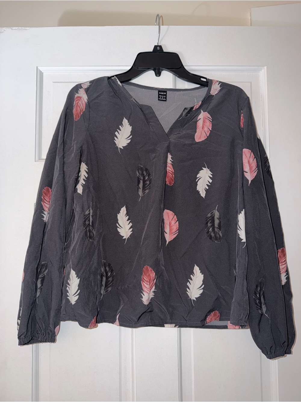 Feather Print Long-Sleeve Women's Top - Gray with Pink & Cream Feathers